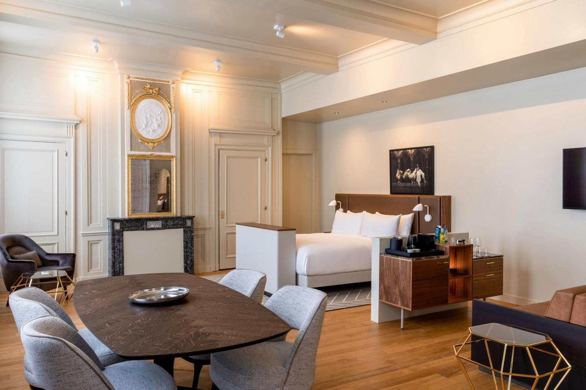 Sapphire House Antwerp, Autograph Collection Hotel Exterior photo A suite at the hotel